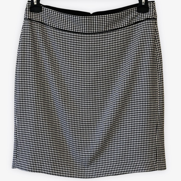 Banana Republic Houndstooth Pencil Skirt Size 8 Lined Back Slit - Picture 2 of 13